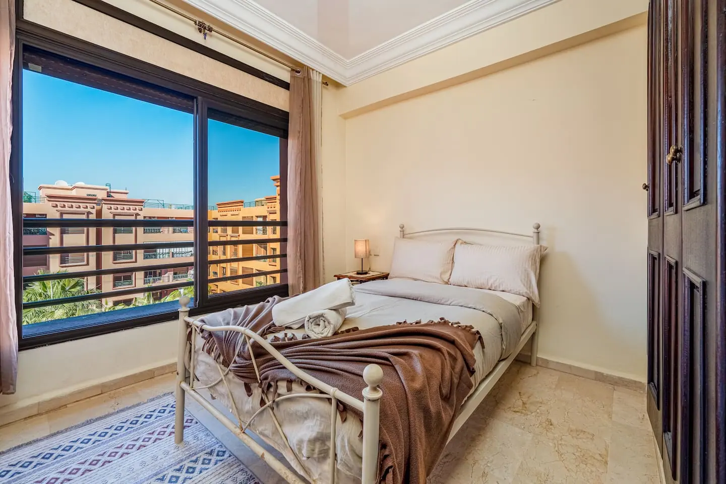 Cocon Ocre (piscine et balcon) · photo 3