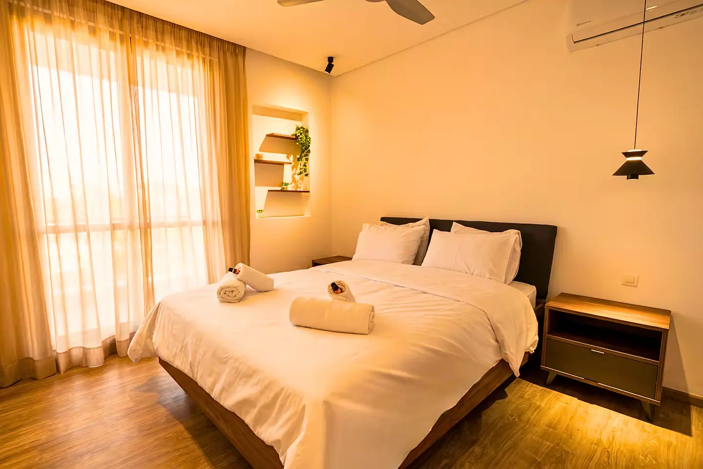 Intérieur d'un appartement deux chambres géré par un membre du réseau à Dar Bouazza, sur la côte au sud de Casablanca