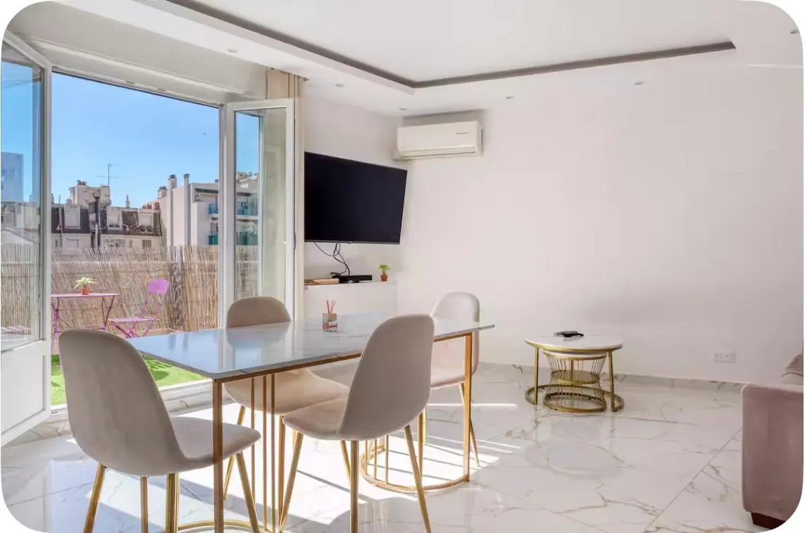Appartement entièrement rénové avec terrasse, géré par un membre du réseau
