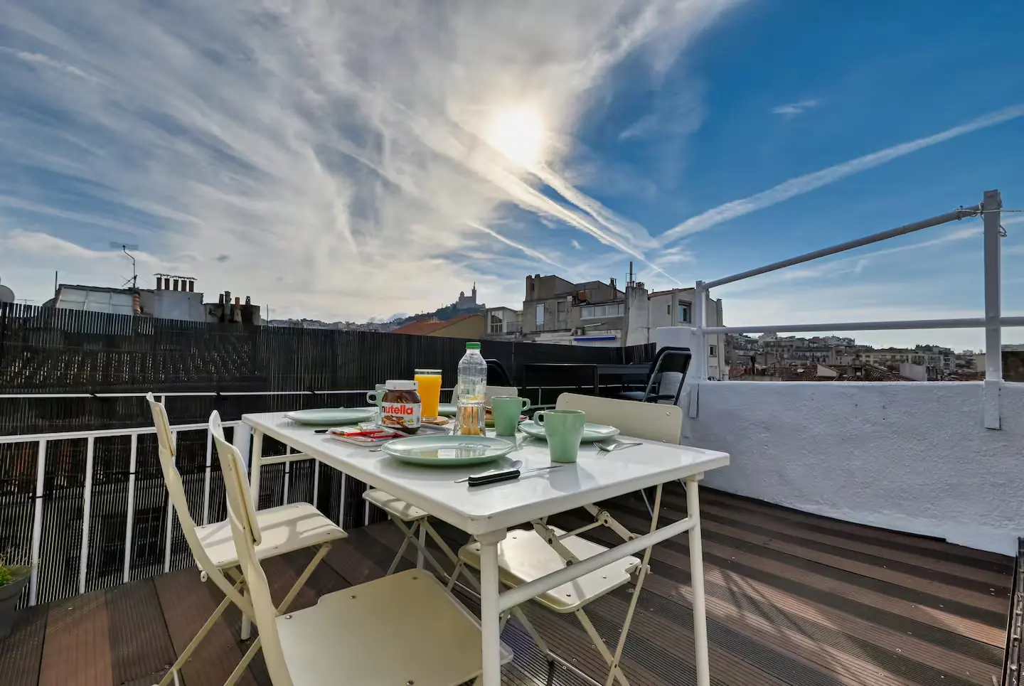Terrasse avec vue Notre-Dame · rue glandeves Marseille
